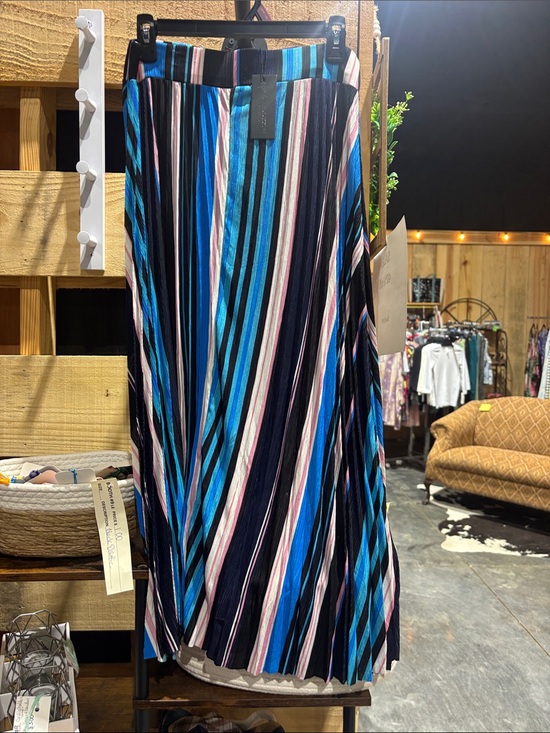 Dresses & Skirts - Boutique pleated skirt